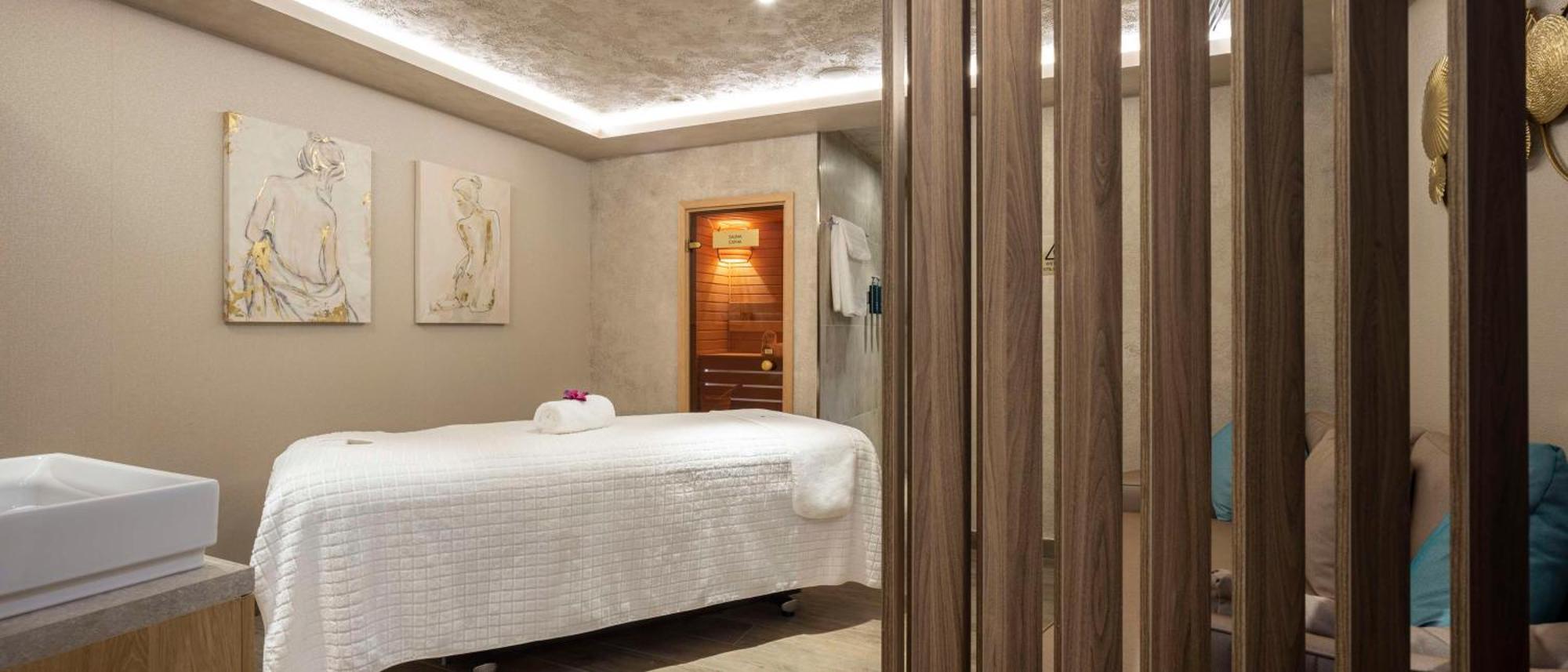 Doubletree By Hilton Center 4*