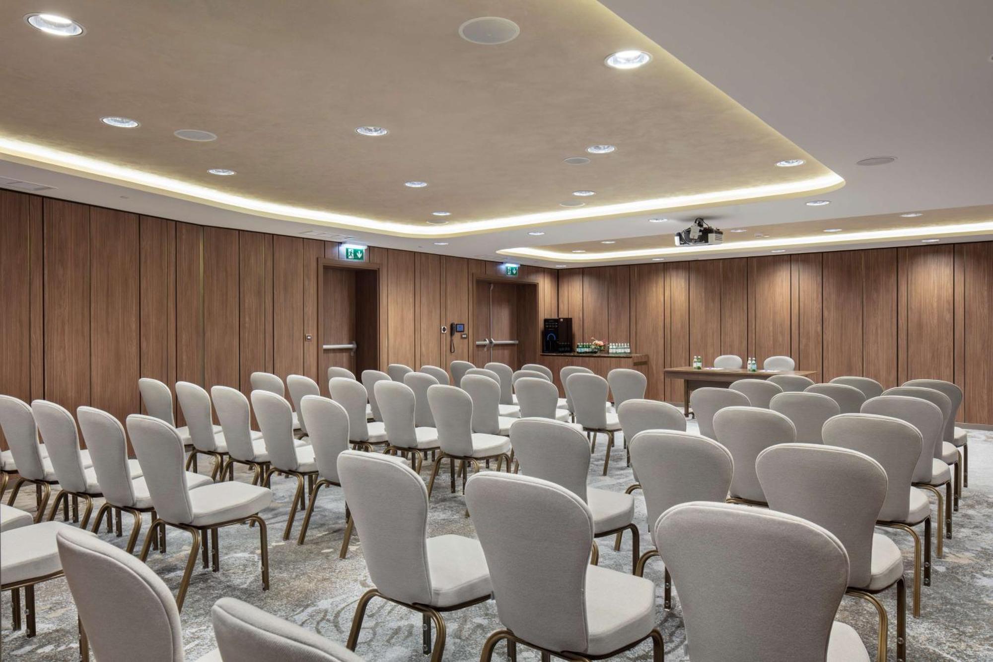 Doubletree By Hilton Center 4*