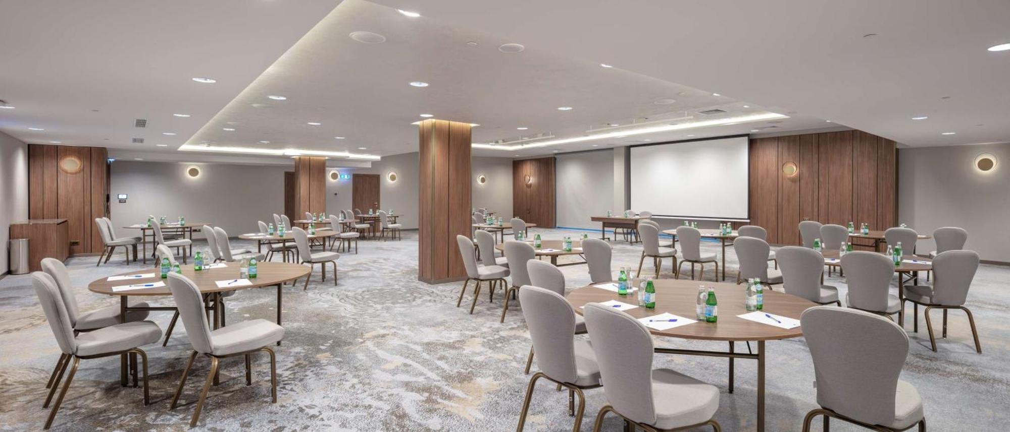 Doubletree By Hilton Center Hotel 4*