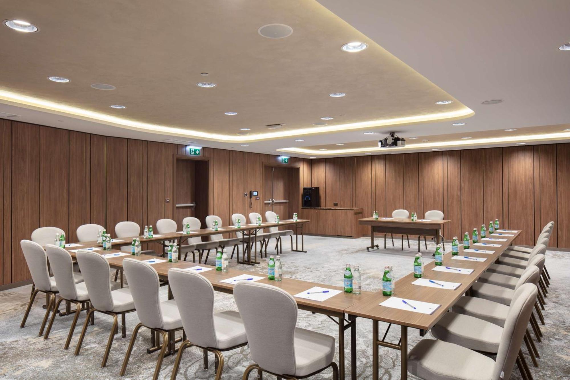 Doubletree By Hilton Center 4*