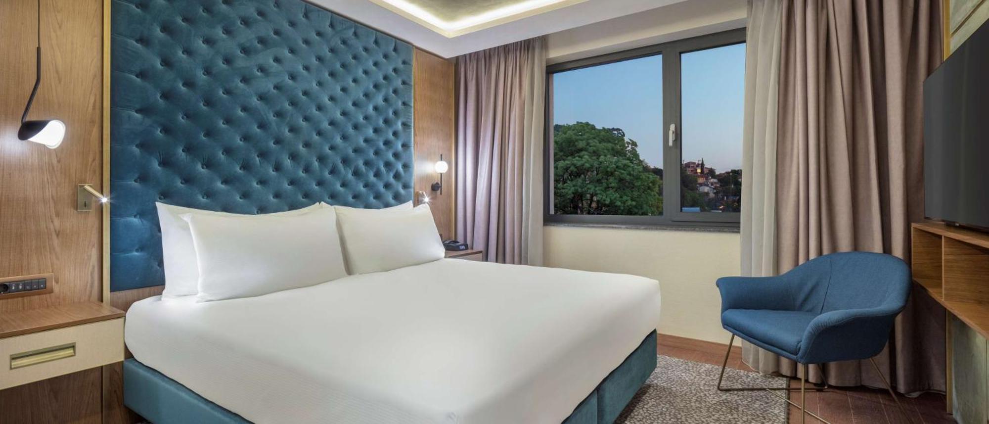 Doubletree By Hilton Center 4*